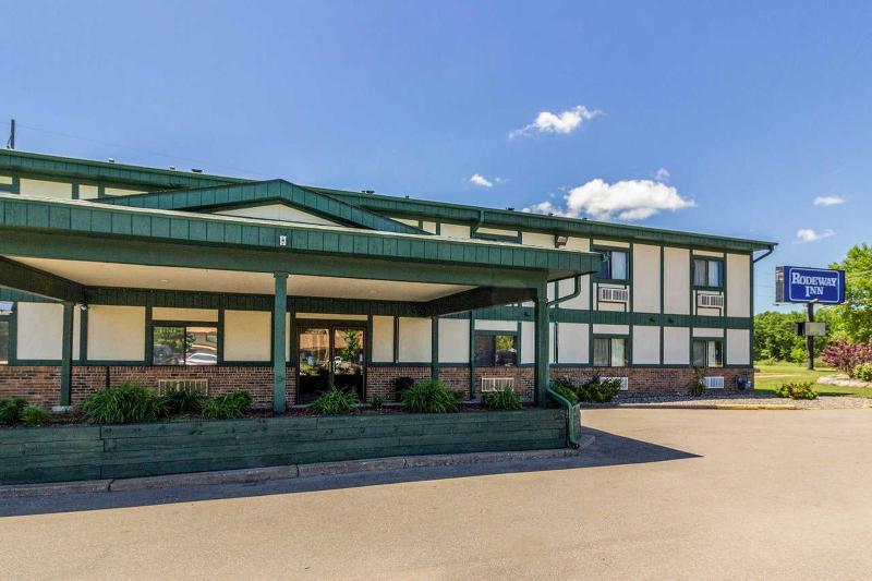 Rodeway Inn Брейнерд Екстер'єр фото